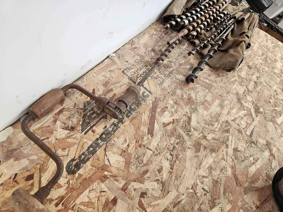 Old Hand Crank Drill with Bits, photo 1