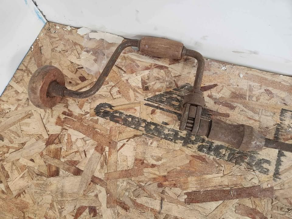 Old Hand Crank Drill with Bits, photo 3