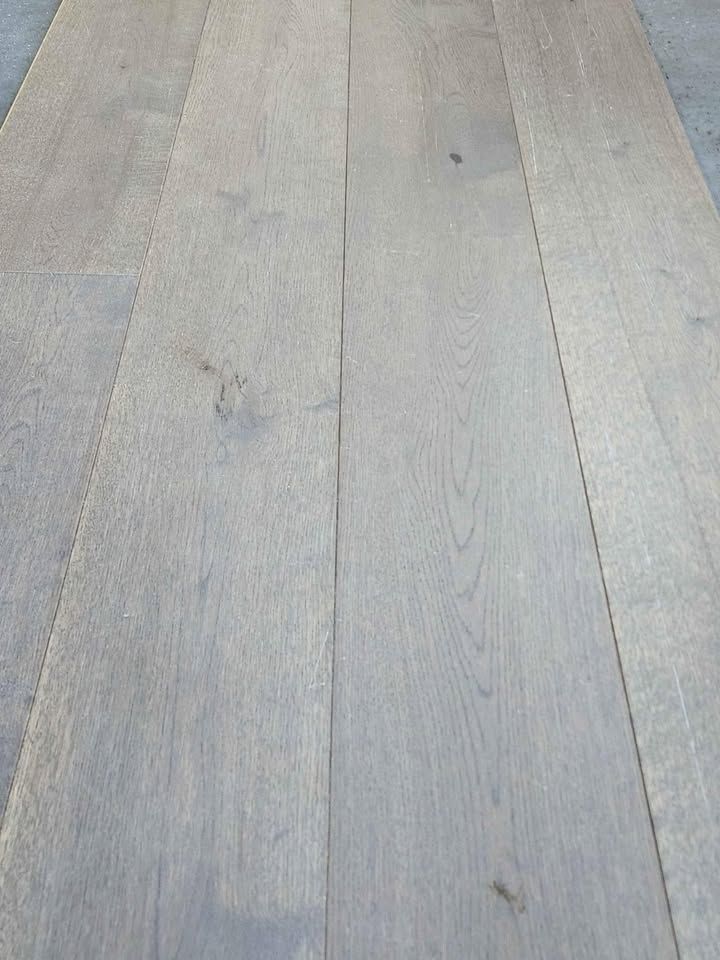 Mohawk "Graphite Oak" 1/2 inch Tongue & Groove Engineered Hardwood Flooring - 7in Wide Plank., photo 2