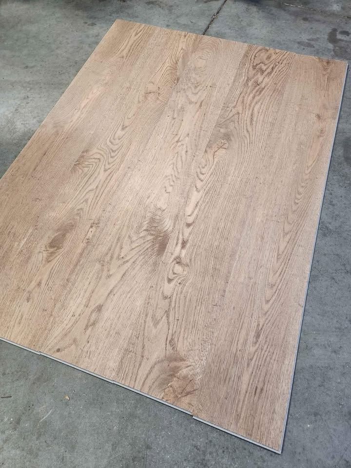 Oakley - Mohawk LVP Wood Enhanced SPC Flooring - 6mm/20mil - 8.25x55.75 in plank - no pad, photo 1