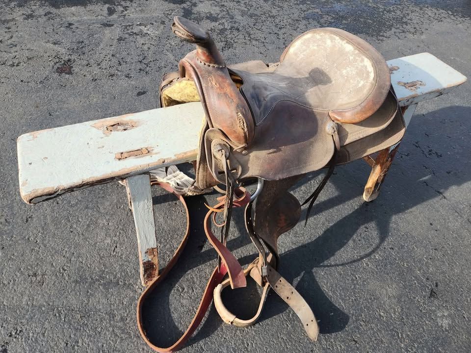 Vintage Saddle Equestrian Barn Decor, photo 4