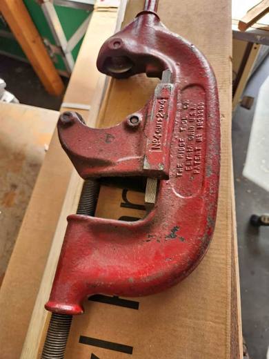 Ridgid Heavy Duty Pipe & Tube Cutter - Cuts 2in-4in