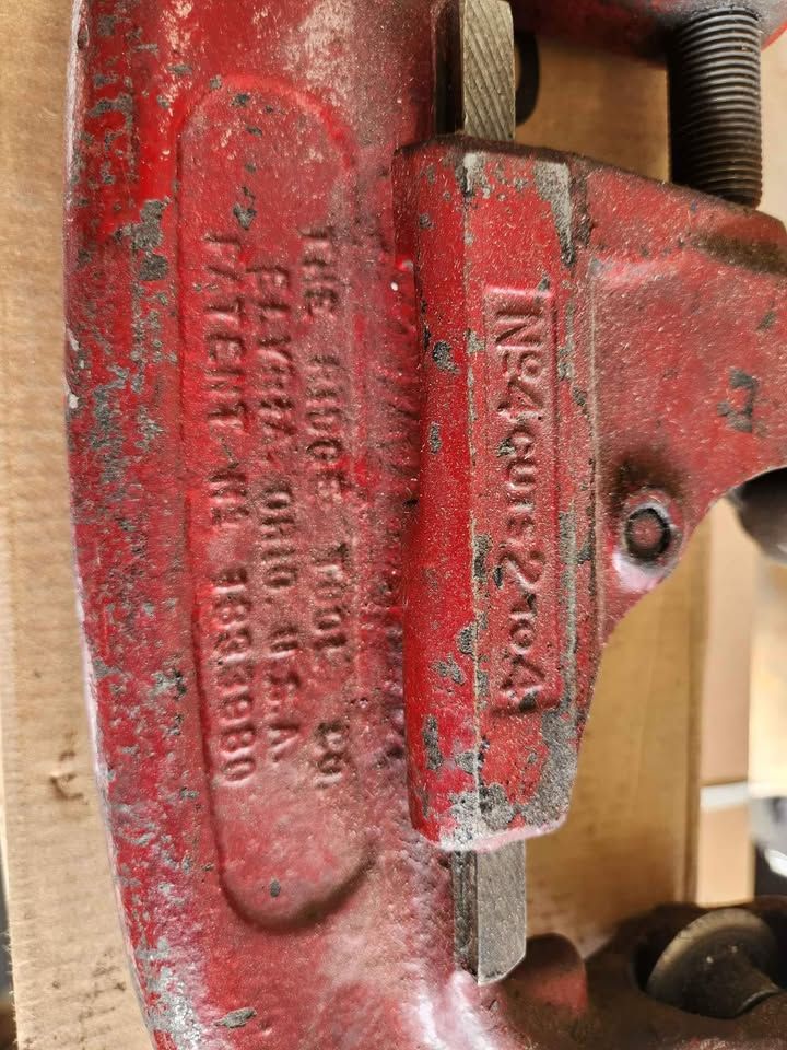 Ridgid Heavy Duty Pipe & Tube Cutter - Cuts 2in-4in, photo 3