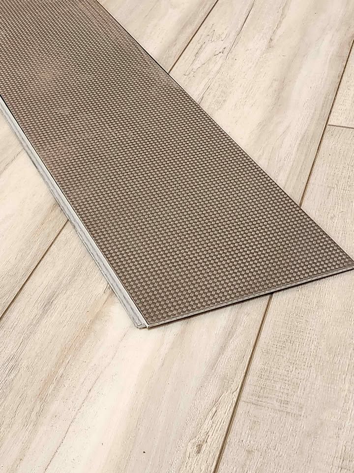 "Iced Chardonnay" ($2.95/sqft) Mohawk Founder’s Trace - 7″x48″ 6mm/20mil LVP – Waterproof Flooring, photo 2
