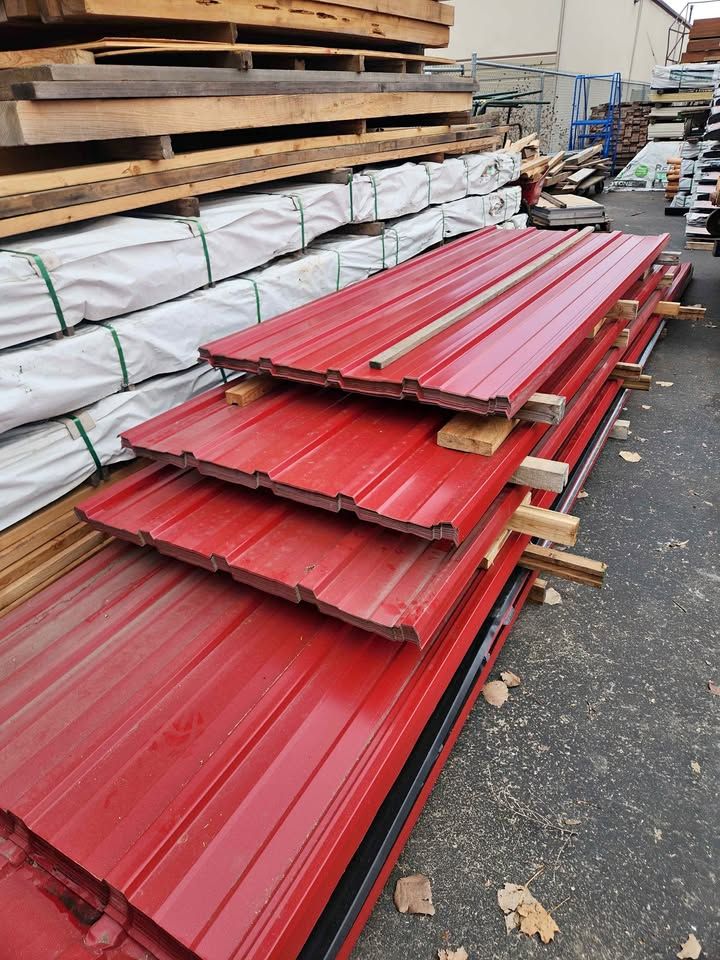 Red Metal Roofing Panels - 16ft & 20ft ($3.75/ft), photo 1