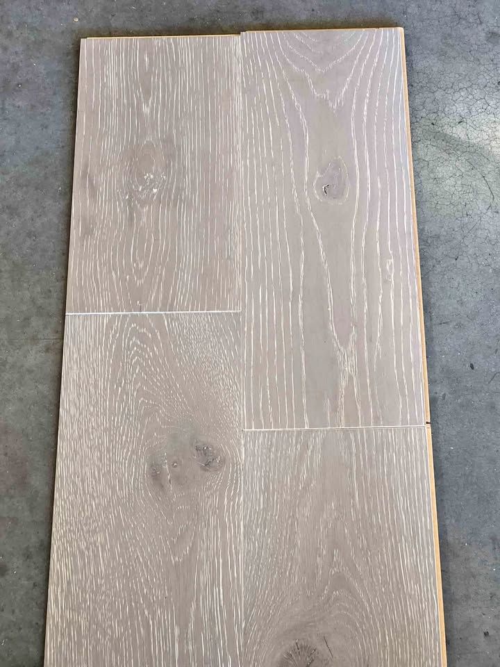 Mohawk "Compass Oak" 5/8 inch Tongue & Groove Engineered Hardwood Flooring - 7in Wide Plank., photo 1