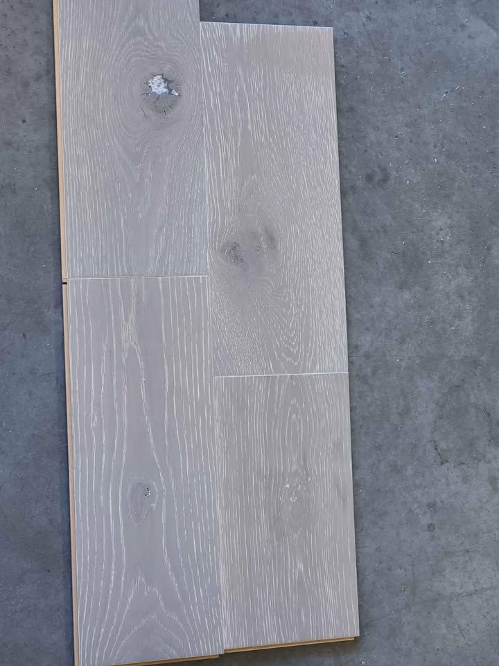Mohawk "Compass Oak" 5/8 inch Tongue & Groove Engineered Hardwood Flooring - 7in Wide Plank., photo 4
