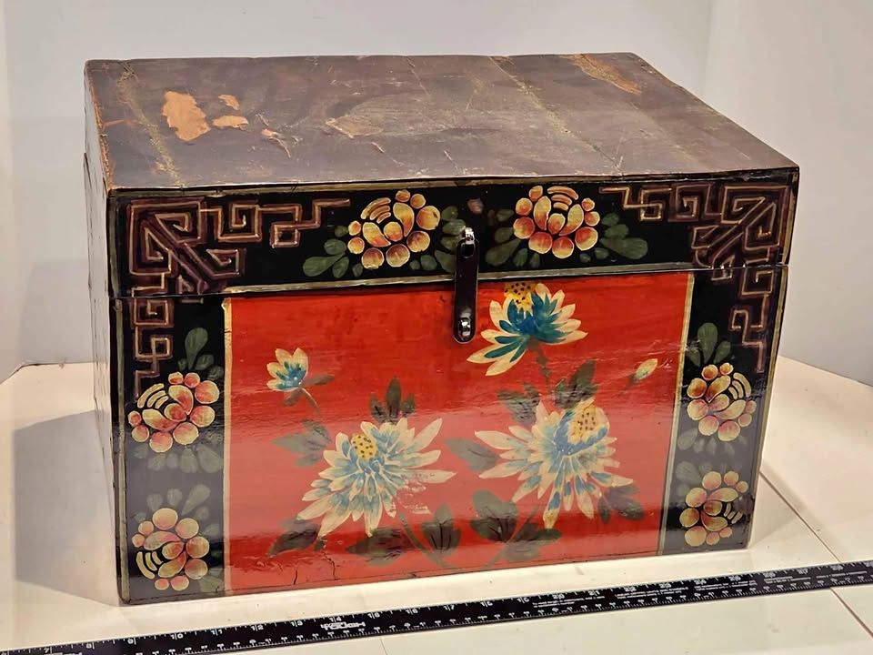 Hand Painted Ornamental Latched Box, photo 1